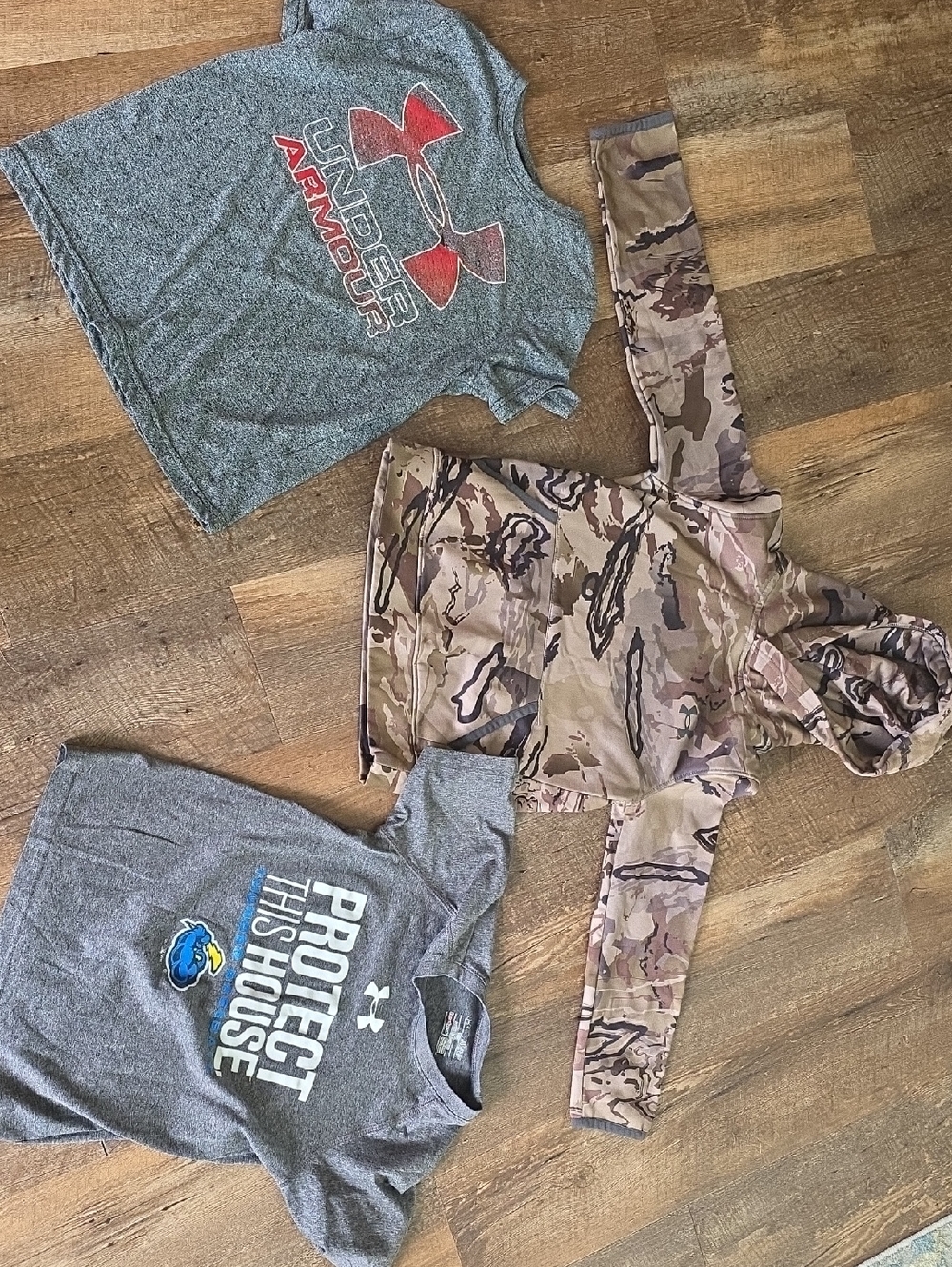 Under Armour Boys' Size S Lot Camo Hoodie, 2 Loose Heat Gear Shirts